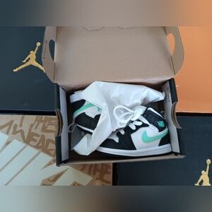 NEW Baby 4c Jordan 1 Mid (TD) - White, Green, Black